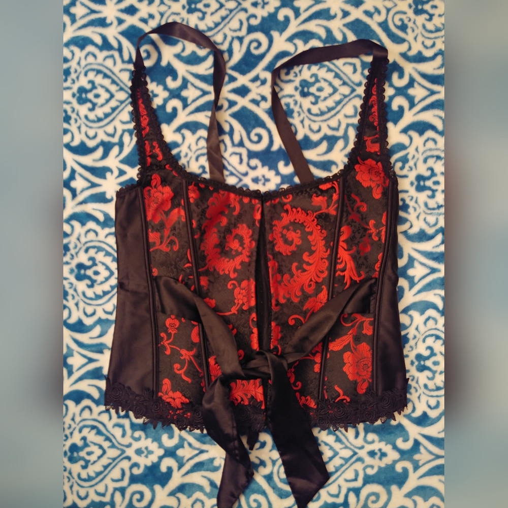 iCollection Corset. Size 42. Red and Black.